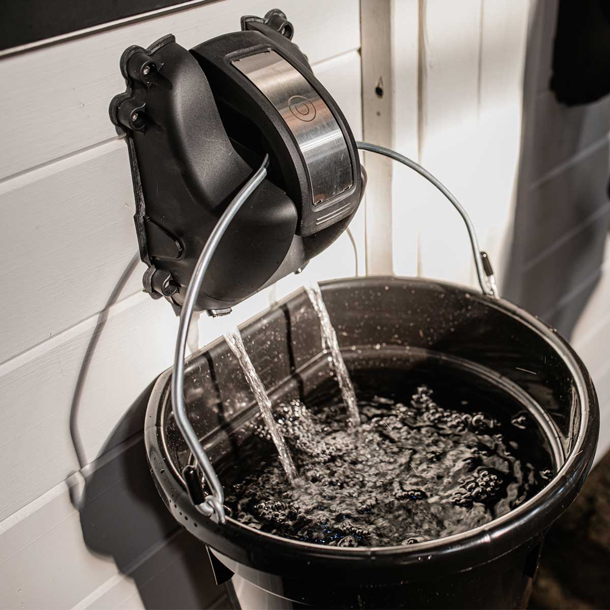 The Cascada Automatic Waterer